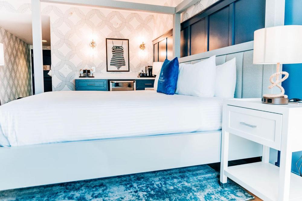 Deluxe King Room interior