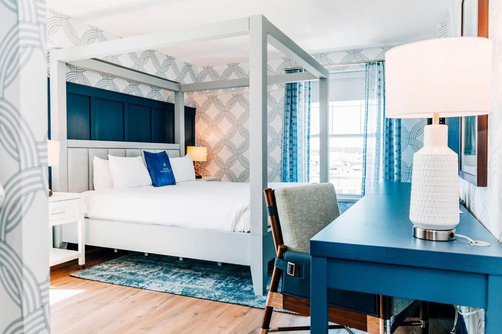Deluxe King Room interior