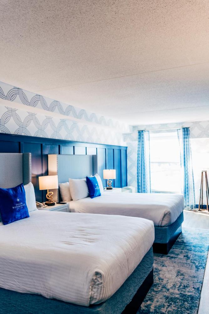 Deluxe Queen Room interior